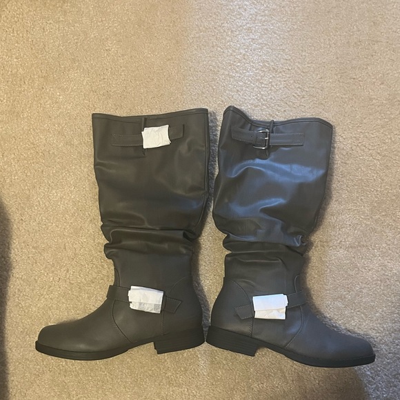 Boots - Picture 2 of 12